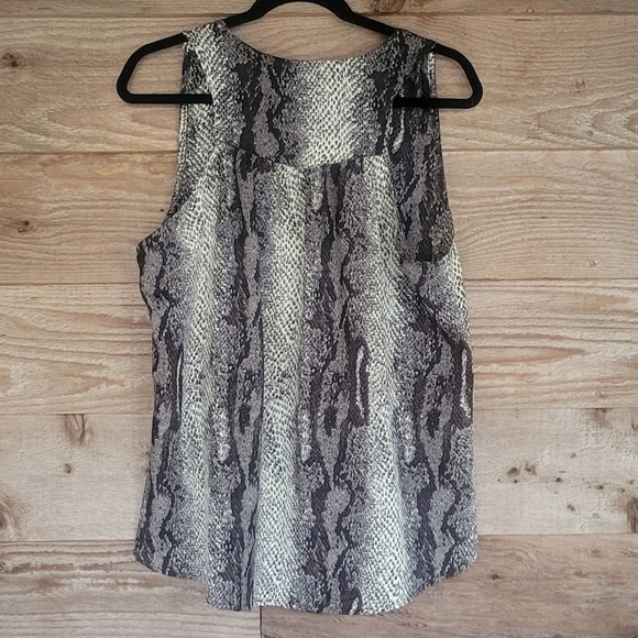 Show Me Your MuMu Size Small Snakeskin Python Print High Low V-Neck Tank In Gray - Picture 2 of 4